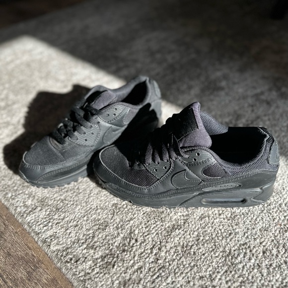 Nike Air Max Like New Sz 7.5 Men or 9 Women Black - Picture 4 of 8